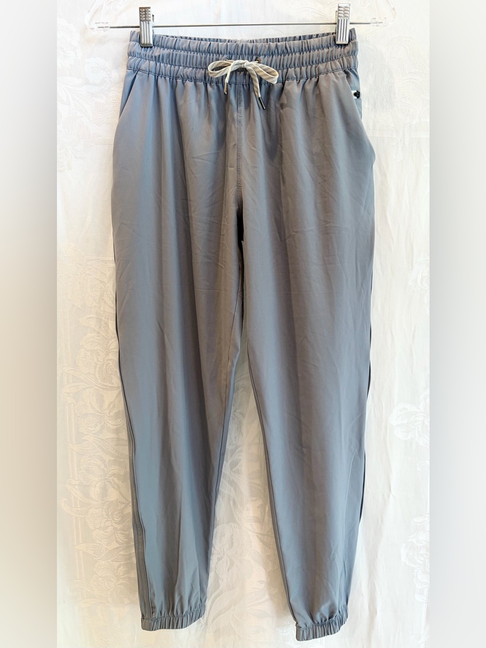 Vuori Gray Weekend Jogger Pants Women XS $89 Elastic Waist Stretch
